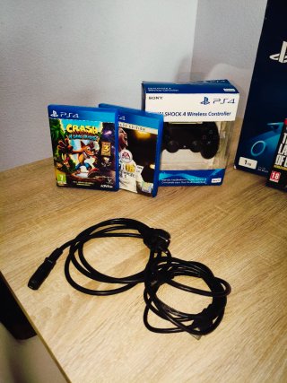 Consola PS4 Pro + 6 Juegos + 3 Mandos