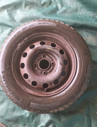 Llanta Ford Focus 185/65 R14 Michelin alpin