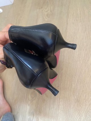 Tacones piel negra Ursula Mascaro
