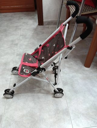 Carrito de muñecas rosa y gris