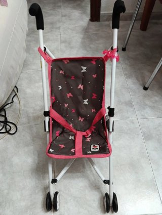 Carrito de muñecas rosa y gris