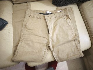 Pantalones chinos beige para chico