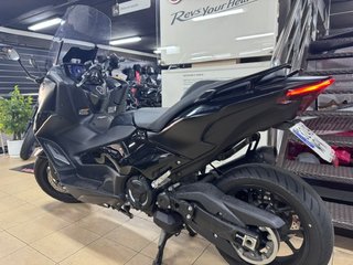 YAMAHA TMAX  Tech MAX (2022-2024) 2024