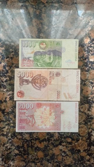 3 Billetes Pesetas: 1000, 2000, 5000 año 1992