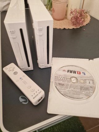 2 Consolas Nintendo Wii + Mando + FIFA 13 y 2cdps4