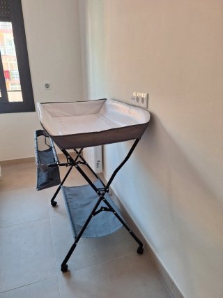 Cambiador bebé plegable con cesta