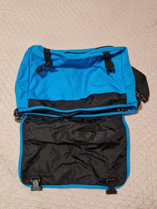 Borsa a tracolla Eastpak blu