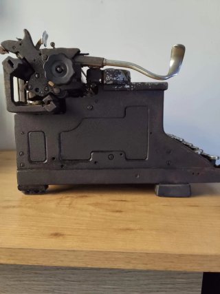 .  Máquina escribir Hispano OlivettiM40 industrial