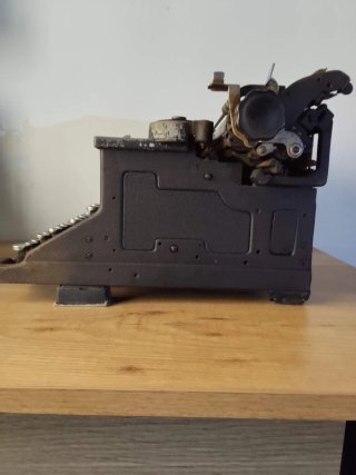 .  Máquina escribir Hispano OlivettiM40 industrial