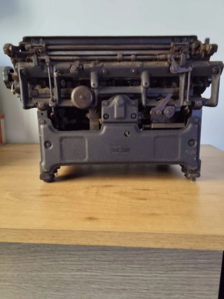 .  Máquina escribir Hispano OlivettiM40 industrial