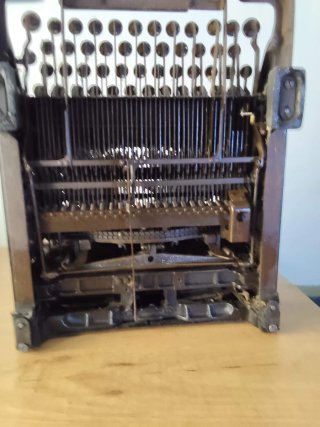 .  Máquina escribir Hispano OlivettiM40 industrial