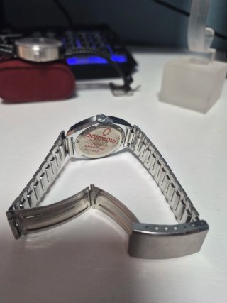 Reloj Adur Verde y Plateado cristal facetado.