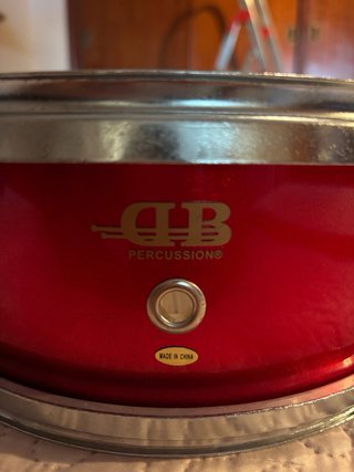 Tambor DB Percussion con baqueta
