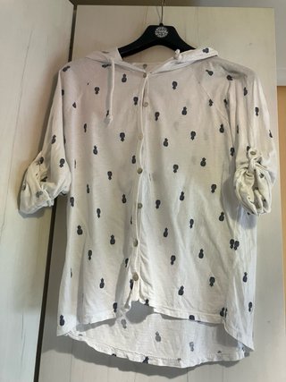 Chaqueta blanca con piñas