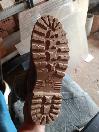 Bota de campaña militar