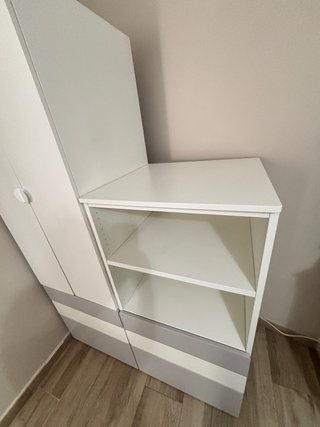 Armario y cómoda estantería bebé