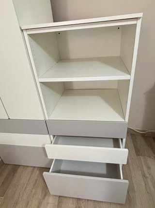 Armario y cómoda estantería bebé