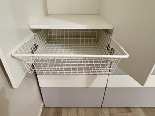 Armario y cómoda estantería bebé
