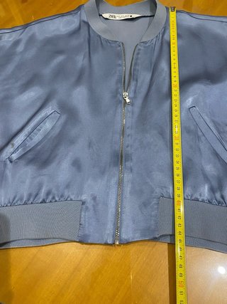 Cazadora bomber azul satinada Zara