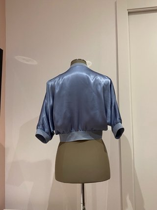 Cazadora bomber azul satinada Zara