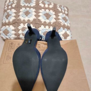 Zapatos de tacón azul, aguja fina