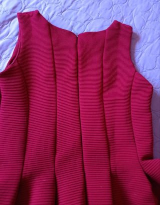 Vestido rojo con lazo