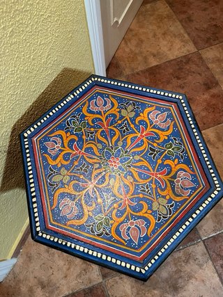 Mesa auxiliar árabe decorada