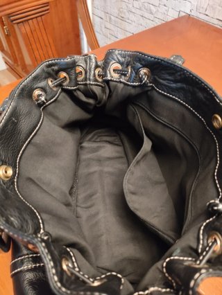 Bolso de piel negro
