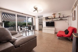 Acogedor piso vacacional con piscina comunitaria!