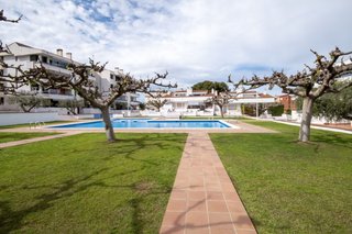 Acogedor piso vacacional con piscina comunitaria!
