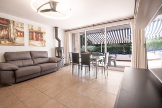 Acogedor piso vacacional con piscina comunitaria!