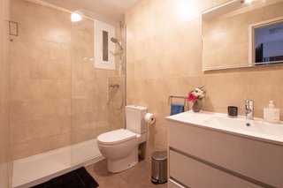 Acogedor piso vacacional con piscina comunitaria!