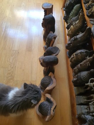 Figuras de madera tallada