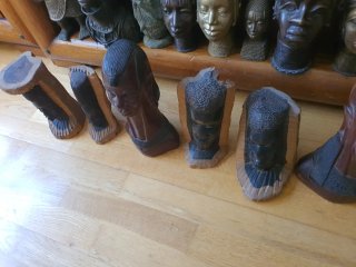 Figuras de madera tallada