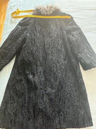 Abrigo de astracán con detalles de zorro
