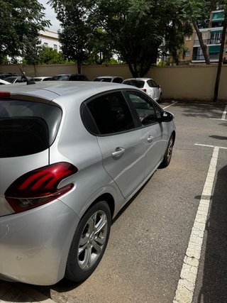 Peugeot 208 2016