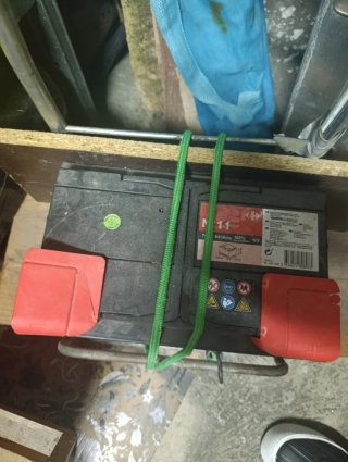 Máquina coje aceitunas con batería y carrito