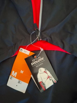 Chaqueta running Decathlon rosa y negra