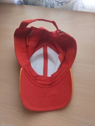 Gorra Ferrari Gorra Zara y reloj de regalo