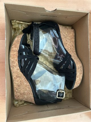 Sandalias UGG cuña negras ante 38