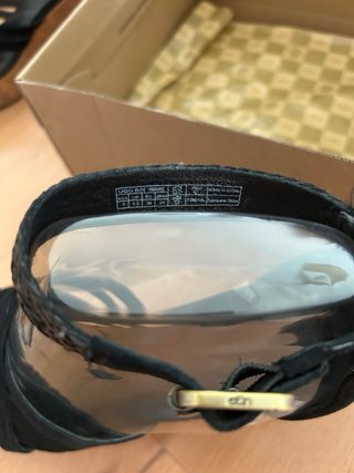 Sandalias UGG cuña negras ante 38