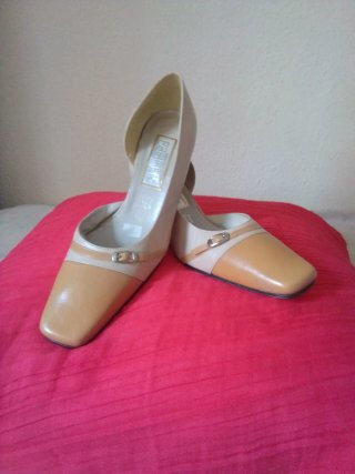 Zapatos piel beig mujer