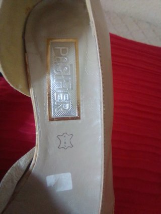 Zapatos piel beig mujer