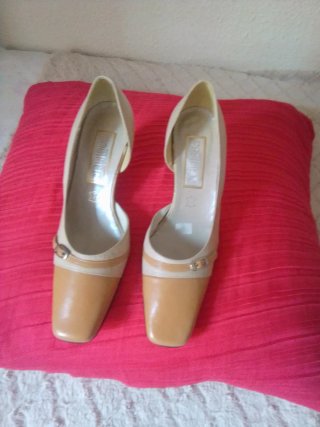Zapatos piel beig mujer