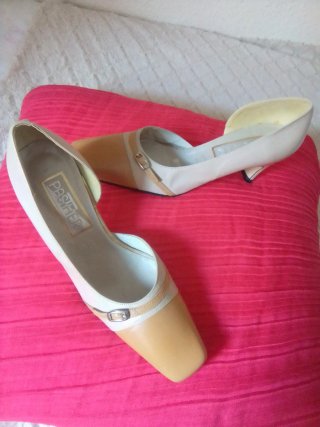 Zapatos piel beig mujer