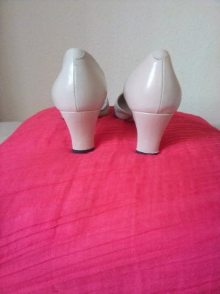 Zapatos piel beig mujer