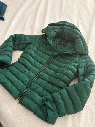 Plumas verde Massimo Dutti con capucha