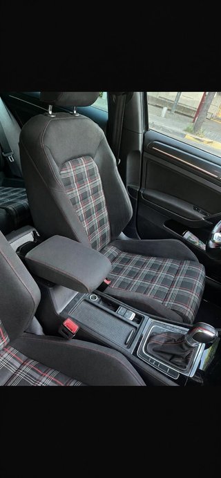 Volkswagen Golf GTI Performance (245)
