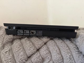 Consola Playstation 4 Slim 500GB