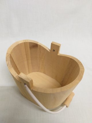 Cesta de madera de balsa.